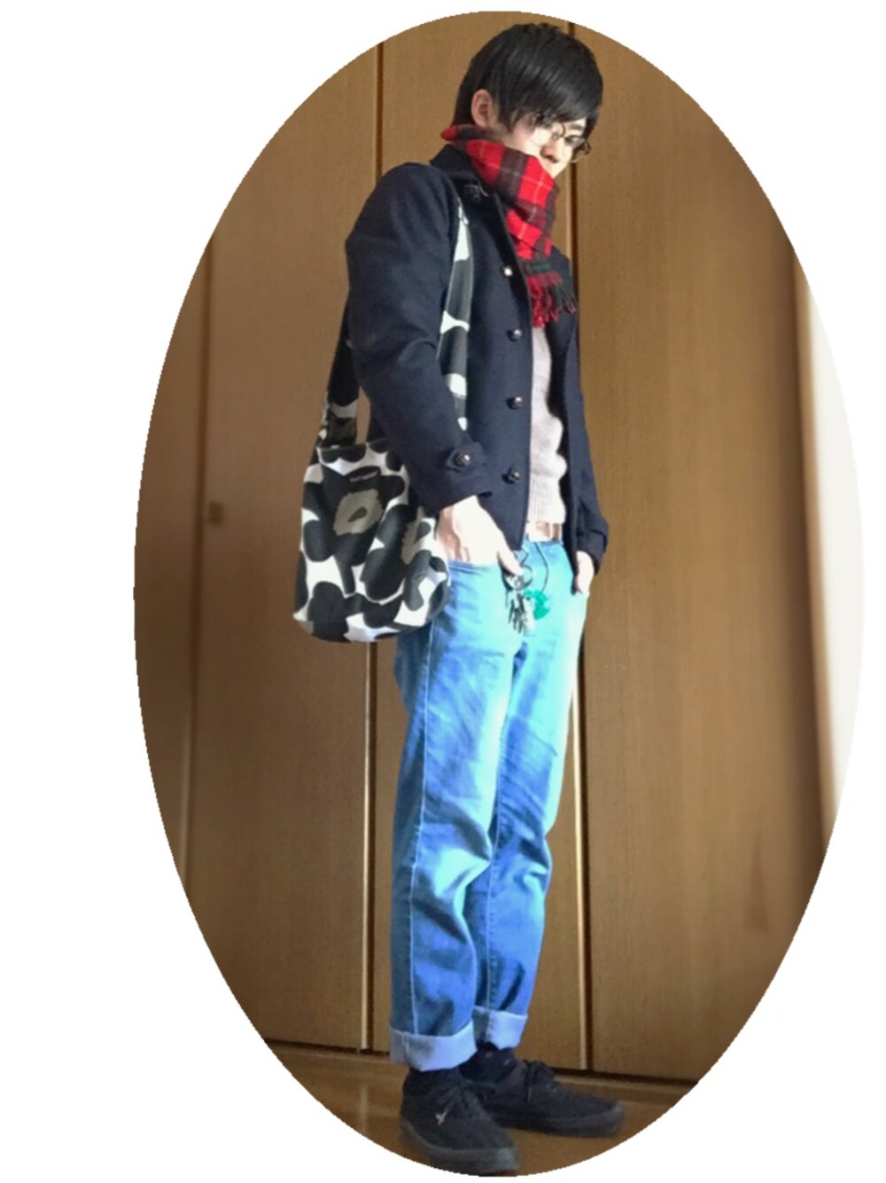 「バレンタインデートスタイル、マフラー、マリメッコ、めがね、VANS」｜「BURBERRYのアイテム（マフラー、レッド系）」を使った、りょーたさん（メンズ・175cm）の冬コーディネートの1枚目の写真