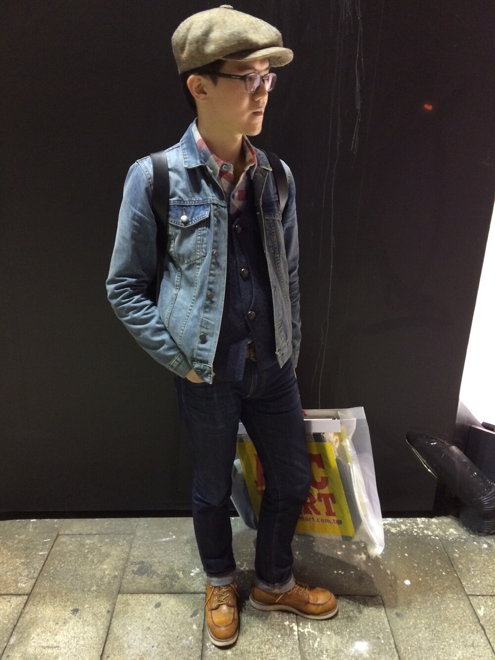 「Taiwan、wool、hat、shirts、blue、denim、cheap monday、Nudie jeans、FILSON、RED WING」｜「Lock & Co HattersのLock & Co Hatters Muirfield Wool-Tweed Flat Cap（帽子、ブラウン系）」を使った、Jason Yangさん（メンズ・177cm）の秋コーディネートの1枚目の写真