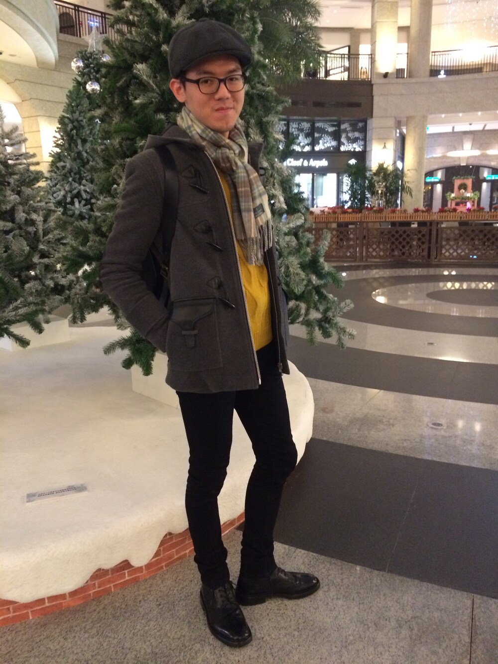 「Taiwan、winter、British、hat、cashmere、black、grey、Nudie jeans、FILSON、Loake」｜「NEW YORK HATのNew York Hat Wool Gatsby Grey（キャスケット、グレー系）」を使った、Jason Yangさん（メンズ・177cm）の冬コーディネートの1枚目の写真