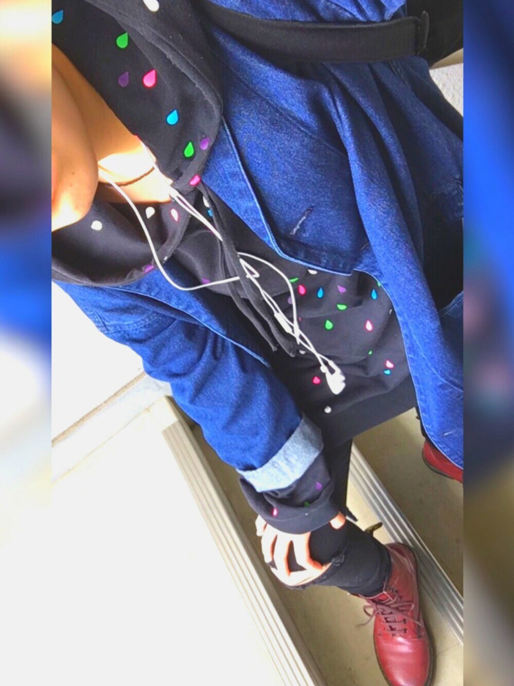 「cheap monday、パーカーワンピース、デニムジャケット、GU、Dr.Martens、8ホール、ブラックスキニー、ikumi、itokyome、i」｜「CHEAP MONDAYのプルオーバーパーカーワンピース（ワンピース、ブラック系）」を使った、ますみさんさん（メンズ・163cm）の春コーディネートの1枚目の写真