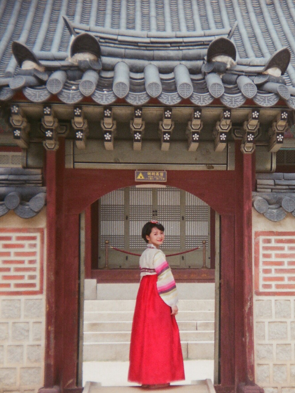 「夏、travel、Traditional Weatherwear、korea、hanbok、seoul」｜「hanbokのアイテム（オールインワン・サロペット、レッド系）」を使った、whitttさん（レディース・159cm）の夏コーディネートの1枚目の写真