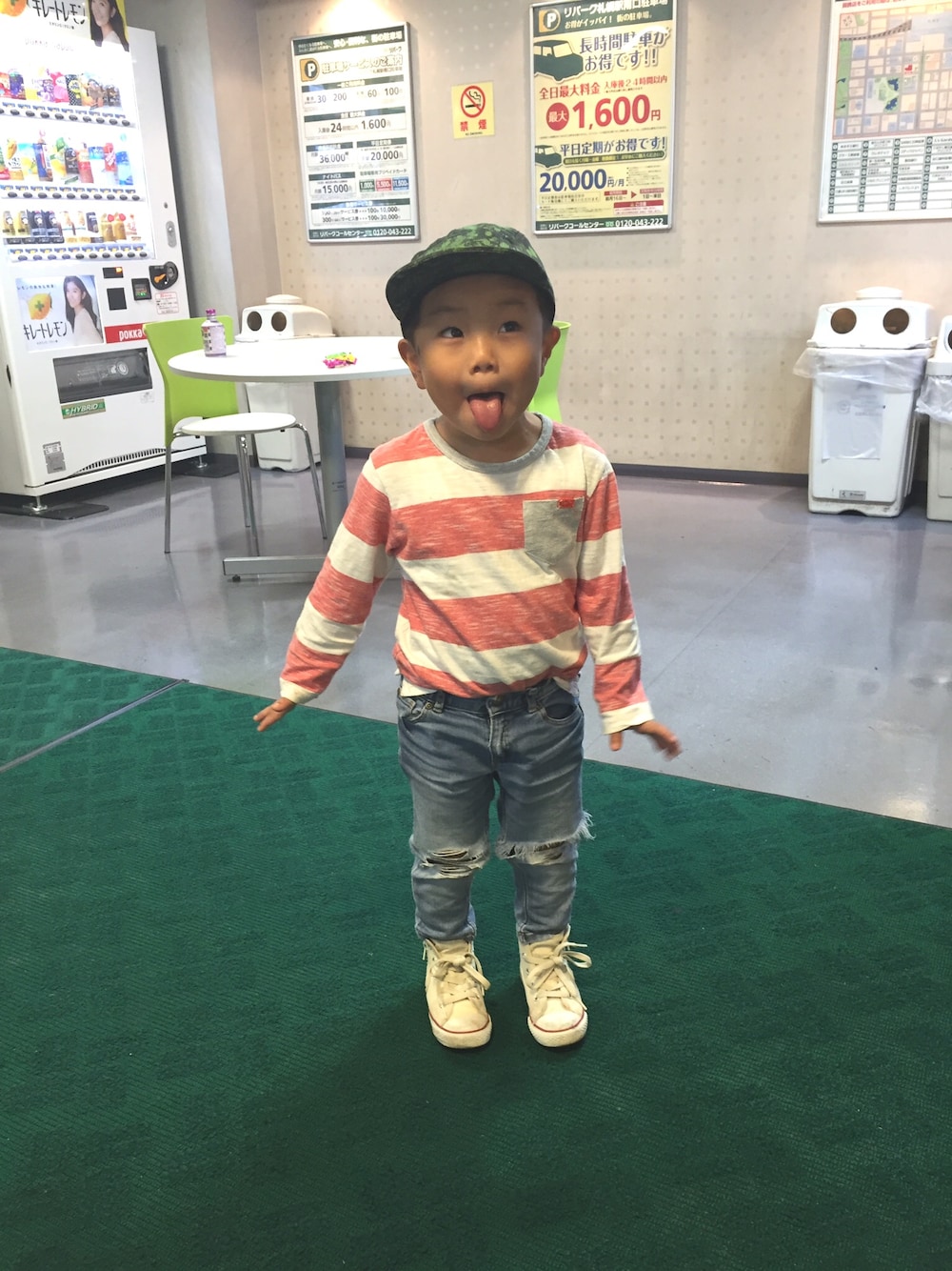 「4歳男の子、いつもの感じ、キッズコーデ」｜「OLD NAVYのアイテム（キャップ、グリーン系）」を使った、☺︎kaede☺︎さん（キッズ・110cm）の秋コーディネートの1枚目の写真