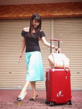 スーツケース/キャリーバッグを使った「オフショルダー」の人気ファッションコーディネート - WEAR