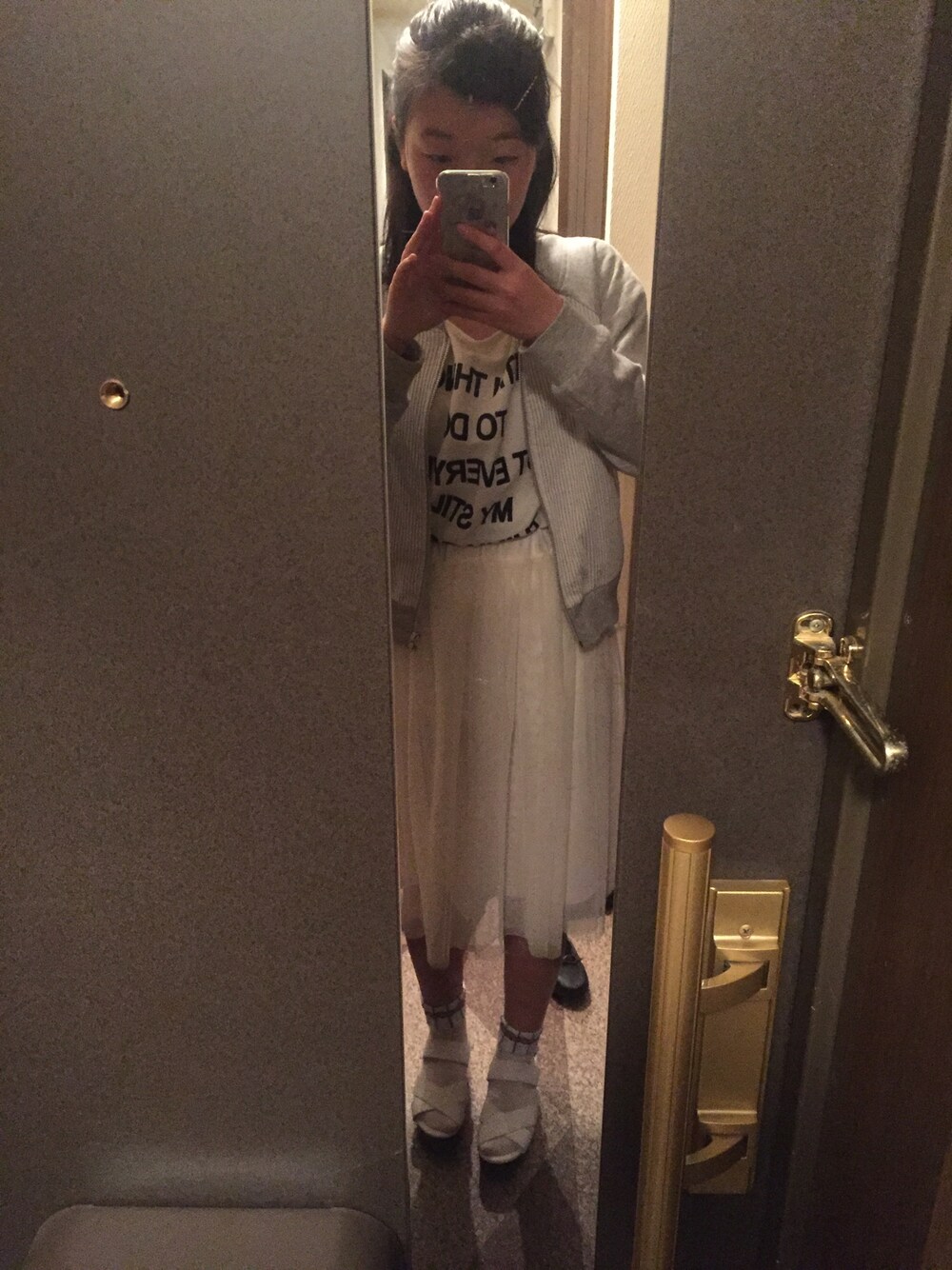 「earth music&ecologyのアイテム（ワンピース、ホワイト系）」を使った、髙橋知華さん（レディース・158cm）の春コーディネートの1枚目の写真