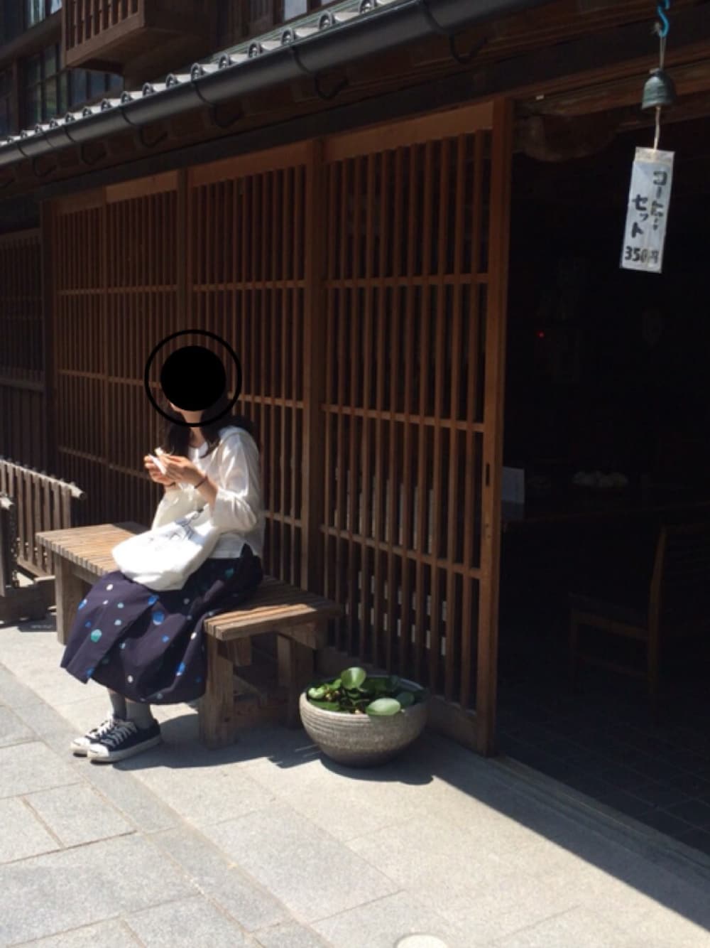 「リネン、膝下スカート、ジャックパーセル、旅行」｜「URBAN RESEARCHのURS6425 2Wayリストウォッチ（アナログ腕時計、ブラック系）」を使った、さっささん（レディース・162cm）の夏コーディネートの1枚目の写真