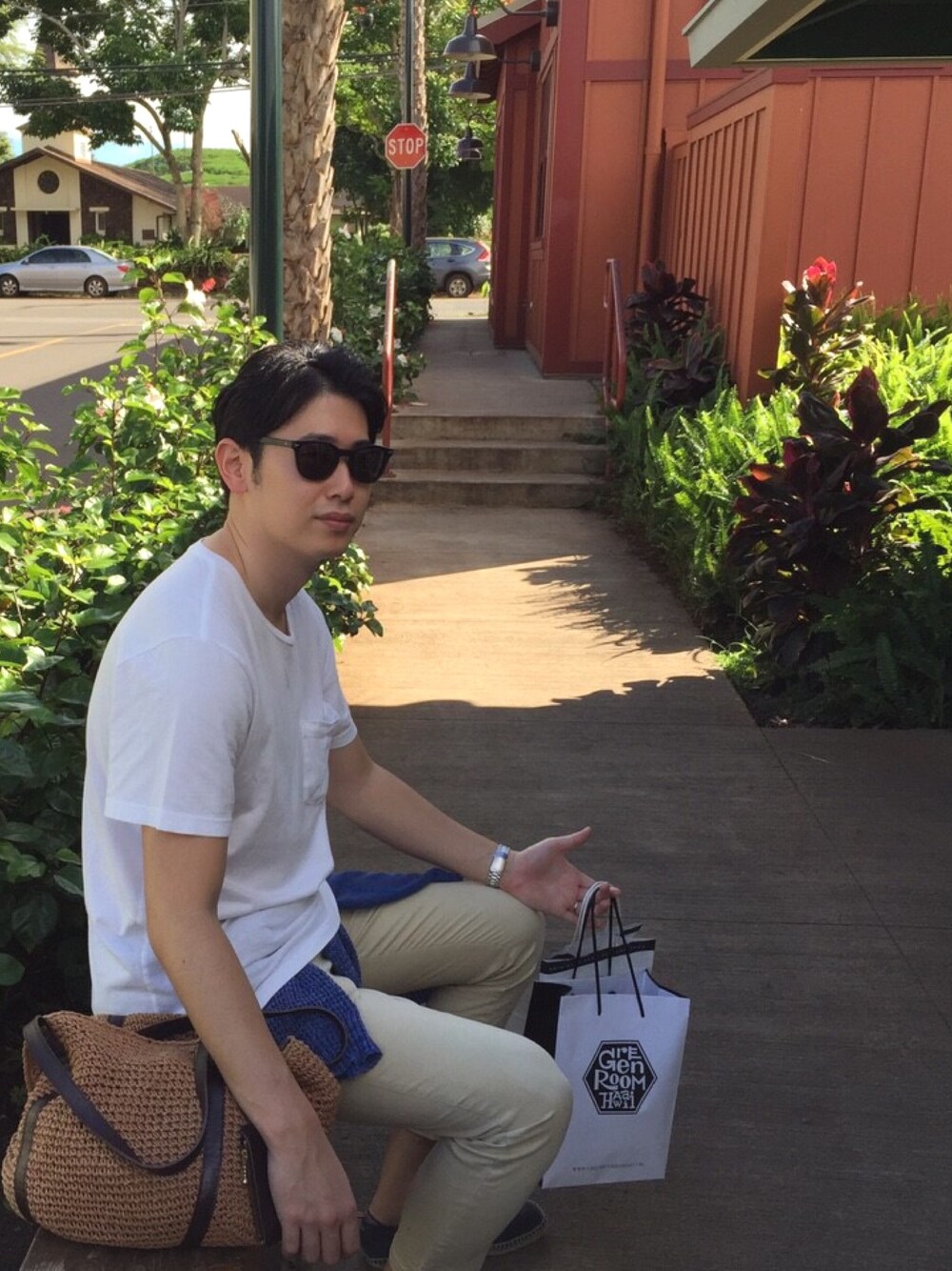 「BEAMSのアイテム（Tシャツ/カットソー、ホワイト系）」を使った、yu-sukeさん（メンズ・180cm）の秋コーディネートの1枚目の写真
