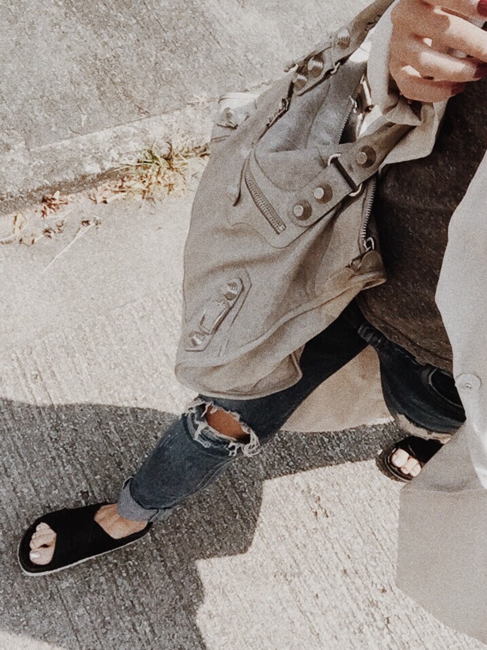 「BALENCIAGAのアイテム（ハンドバッグ、グレー系）」を使った、#Vanliさん（レディース・162cm）の冬コーディネートの1枚目の写真