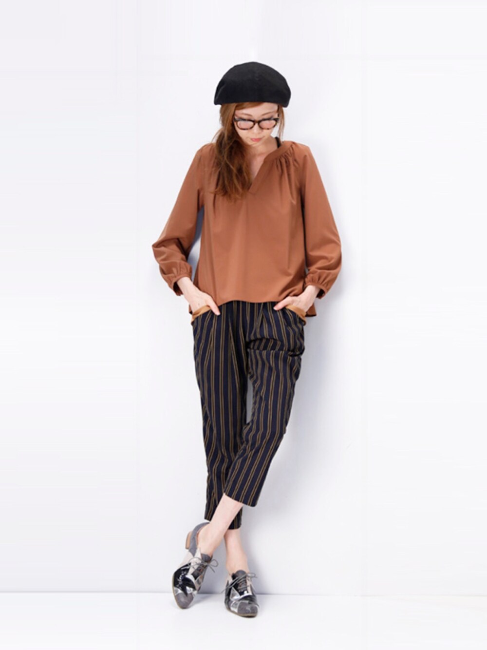「シンプル、秋服、大人コーデ、秋コーデ」｜「Praiseのアイテム（シャツ/ブラウス、ブラウン系）」を使った、Sachiko Moriutiさん（レディース・168cm）の秋コーディネートの1枚目の写真
