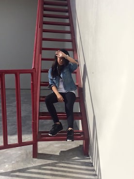 「LOVE」｜「アイテム（デニムジャケット）」を使った、renzieeeさん（レディース・160cm）の冬コーディネート