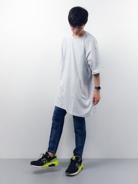 「unrelaxing（アンリラクシング）のアイテム（トップス）」を使った、武井一輝さん（メンズ・172cm）の春コーディネート