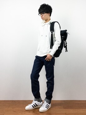 「アイテム（バックパック/リュック、ブルー系）」を使った、武井一輝さん（メンズ・173cm）の秋コーディネート