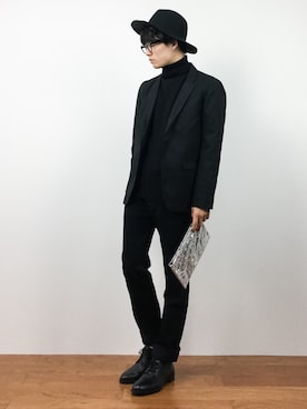 「TALKING ABOUT THE ABSTRACTION（トーキング　アバウト　ジ　アブストラクション）のアイテム（バッグ）」を使った、武井一輝さん（メンズ・173cm）の秋コーディネート