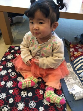 「H&M（エイチ・アンド・エム）のアイテム（カーディガン/ボレロ）」を使った、まゆさん（キッズ・70cm）の冬コーディネート