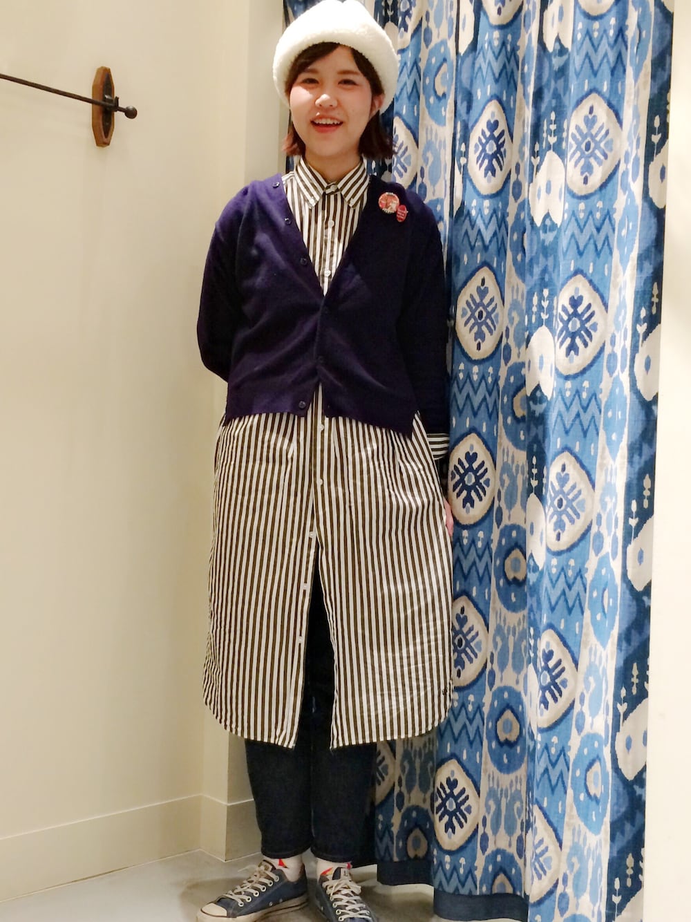 「BEAMS、BEAMS BOY、大人カジュアル、デニム、orslow」｜「BEAMS BOYのBEAMS BOY / 12ゲージ フジヤマ カーディガン 16AW（カーディガン/ボレロ、ブルー系）」を使った、nishikawaさん（レディース・166cm）の冬コーディネートの1枚目の写真