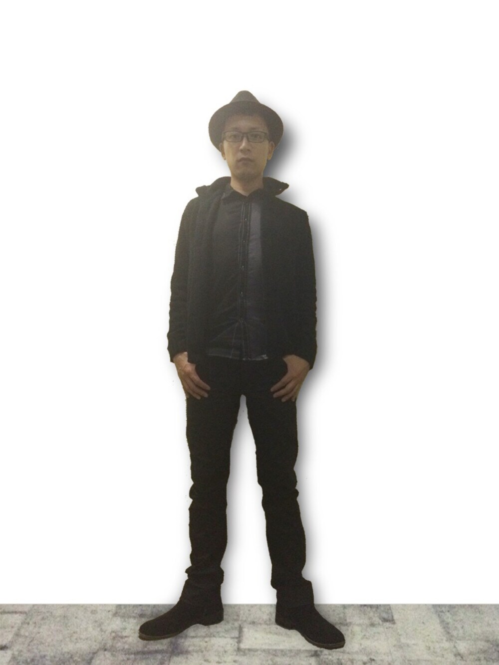 ブラック系のカーディガン/ボレロ、ブラック系のシャツ/ブラウス、ブラック系のその他パンツを着用したメンズの秋コーディネートの1枚目の写真