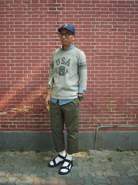 「sweatshirt」｜「アイテム（キャップ）」を使った、ジェイミーさん（メンズ・173cm）の春コーディネート