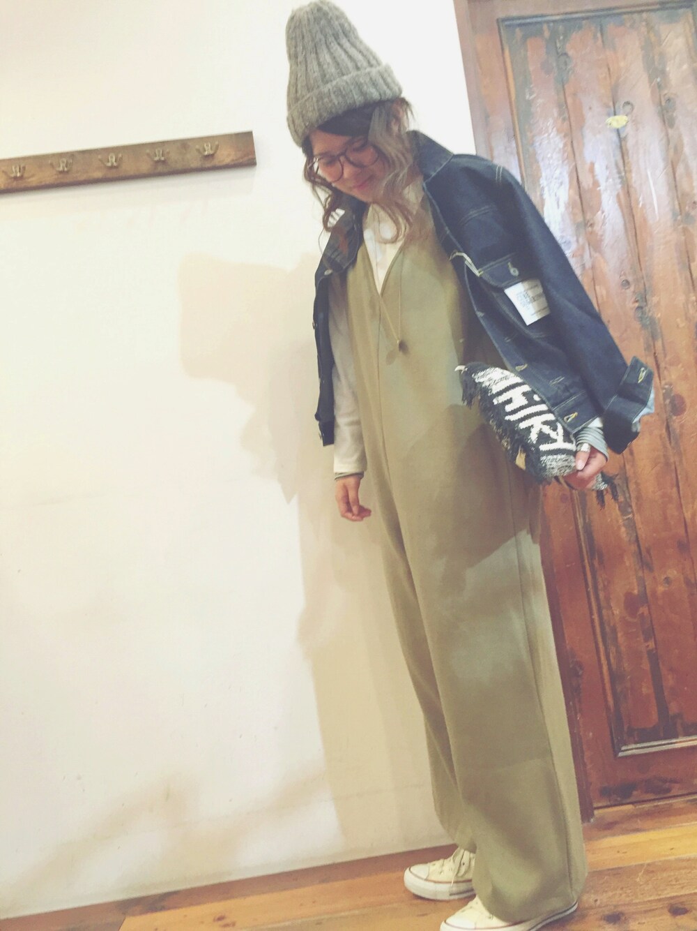 「ootd、outfit、denim、casual、CUBE SUGAR、CUBESUGAR、キューブシュガー、デニムジャケット、オールインワン」｜「CUBE SUGARのアイテム（デニムジャケット、ブルー系）」を使った、Mayuka Yamamotoさん（レディース・162cm）の秋コーディネートの1枚目の写真