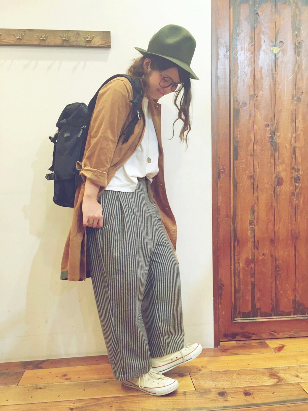 「outfit、CUBESUGAR、CUBE SUGAR、CUBE  SUGAR、キューブシュガー、カジュアル、カジュアルコーデ、casual、ワイドパンツ、コーデュロイ」｜「CUBE SUGARのコーディロイコートワンピース（ステンカラーコート、イエロー系）」を使った、Mayuka Yamamotoさん（レディース・162cm）の秋コーディネートの1枚目の写真