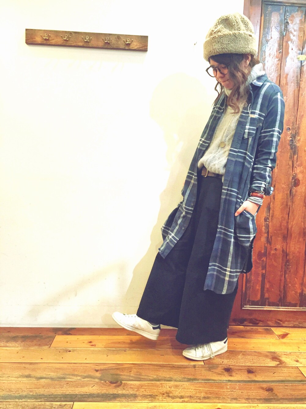 「ootd、casual、CUBESUGAR、キューブシュガー、チェック、シャツワンピ、ワイドパンツ、ニット、オトナカジュアル」｜「CUBE SUGARのアイテム（シャツワンピース、グリーン系）」を使った、Mayuka Yamamotoさん（レディース・162cm）の秋コーディネートの1枚目の写真