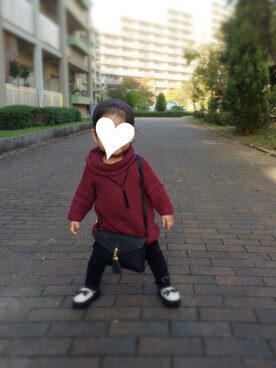 「OLD NAVY（オールドネイビー）のアイテム（ニット/セーター、レッド系）」を使った、Aさん（キッズ）の冬コーディネート