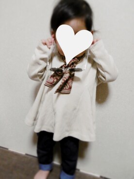 「petit main（プティマイン）のアイテム（Tシャツ/カットソー、ベージュ系）」を使った、Aさん（キッズ）の冬コーディネート