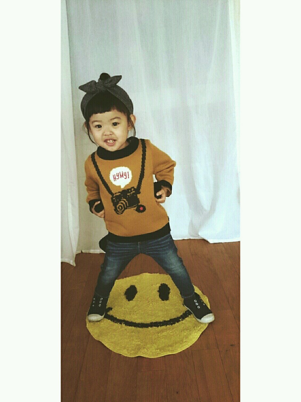 「ニット、ヘアバン、娘コーデ、女の子、2歳、冬、おだんごヘアー、スリッポン、kids」｜「Birthdayのアイテム（シューズ、ブルー系）」を使った、あたち時々ぼく。さん（キッズ・90cm）の冬コーディネートの1枚目の写真