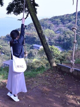 「MARGARET HOWEEL」｜「アイテム（スカート）」を使った、kan28さん（レディース・160cm）の春コーディネート