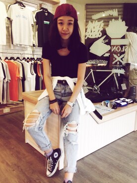 「CONVERSE（コンバース）のアイテム（スニーカー、ブラック系）」を使った、poohさん（レディース・161cm）の夏コーディネート