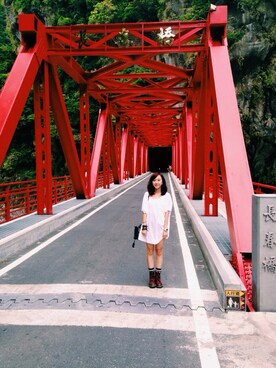 「SAINT LAURENT PARIS（サンローランパリ）のアイテム（ショルダーバッグ、ブルー系）」を使った、poohさん（レディース・161cm）の夏コーディネート