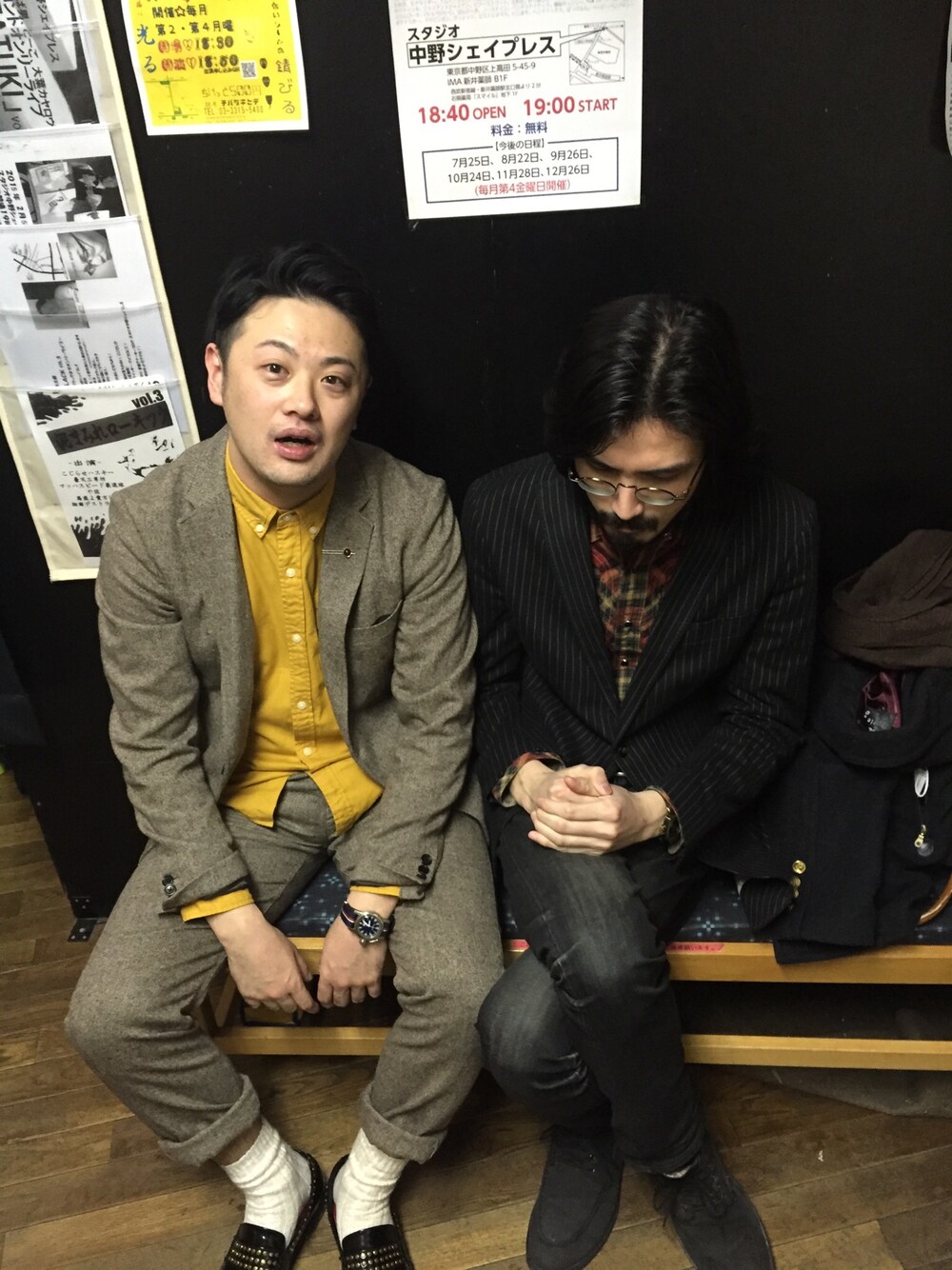 「BEAMS、馬鹿よ貴方は」｜「BEAMSのアイテム（テーラードジャケット、ベージュ系）」を使った、エンドウSUNさん（メンズ・177cm）の秋コーディネートの1枚目の写真