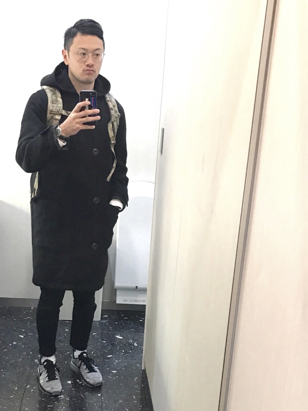 「BEAUTY&YOUTH UNITED ARROWSのアイテム（その他パンツ、ブラック系）」を使った、エンドウSUNさん（メンズ・177cm）の秋コーディネートの1枚目の写真
