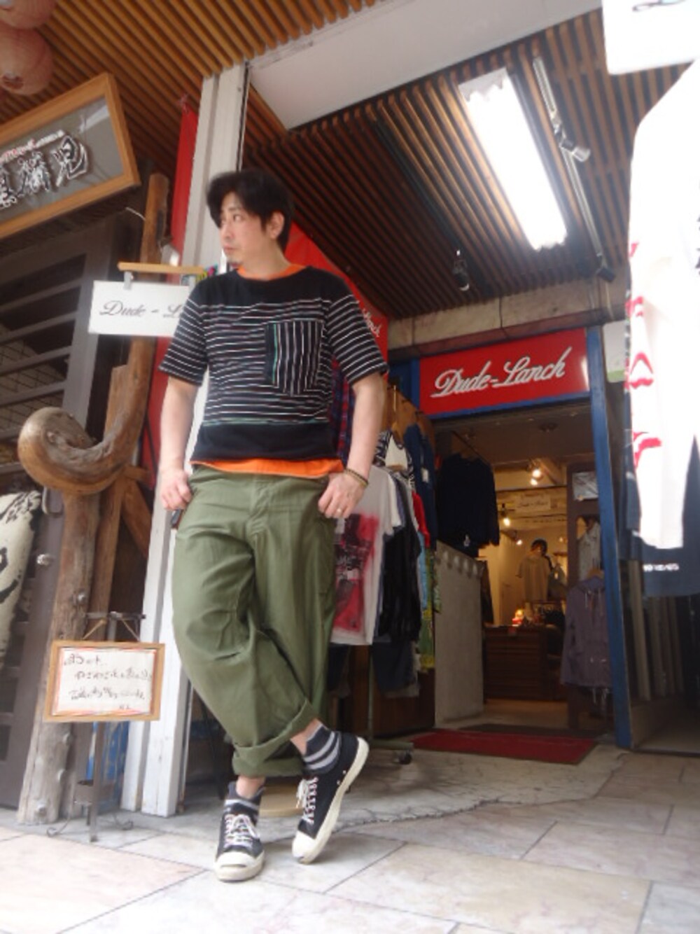 「ボーダー、アメカジ、ジャックパーセル、ポケットＴシャツ、アメカジ万歳、たっちゃん😊」｜「PUMAの小窓①　通勤コーデ　前からネ(^_^)（ナイロンジャケット、ブルー系）」を使った、デュードランチたっちゃんさん（メンズ・187cm）の春コーディネートの1枚目の写真