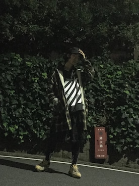 「off white」｜「アイテム（カバーオール）」を使った、KIKAKUさん（メンズ・175cm）の秋コーディネート