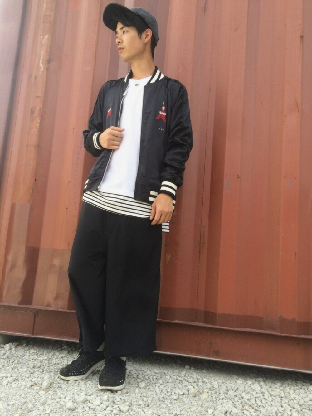 「スカジャン、rovtski」｜「rovtskiのアイテム（Tシャツ/カットソー、ホワイト系）」を使った、ZOZOさん（メンズ・168cm）の秋コーディネートの1枚目の写真