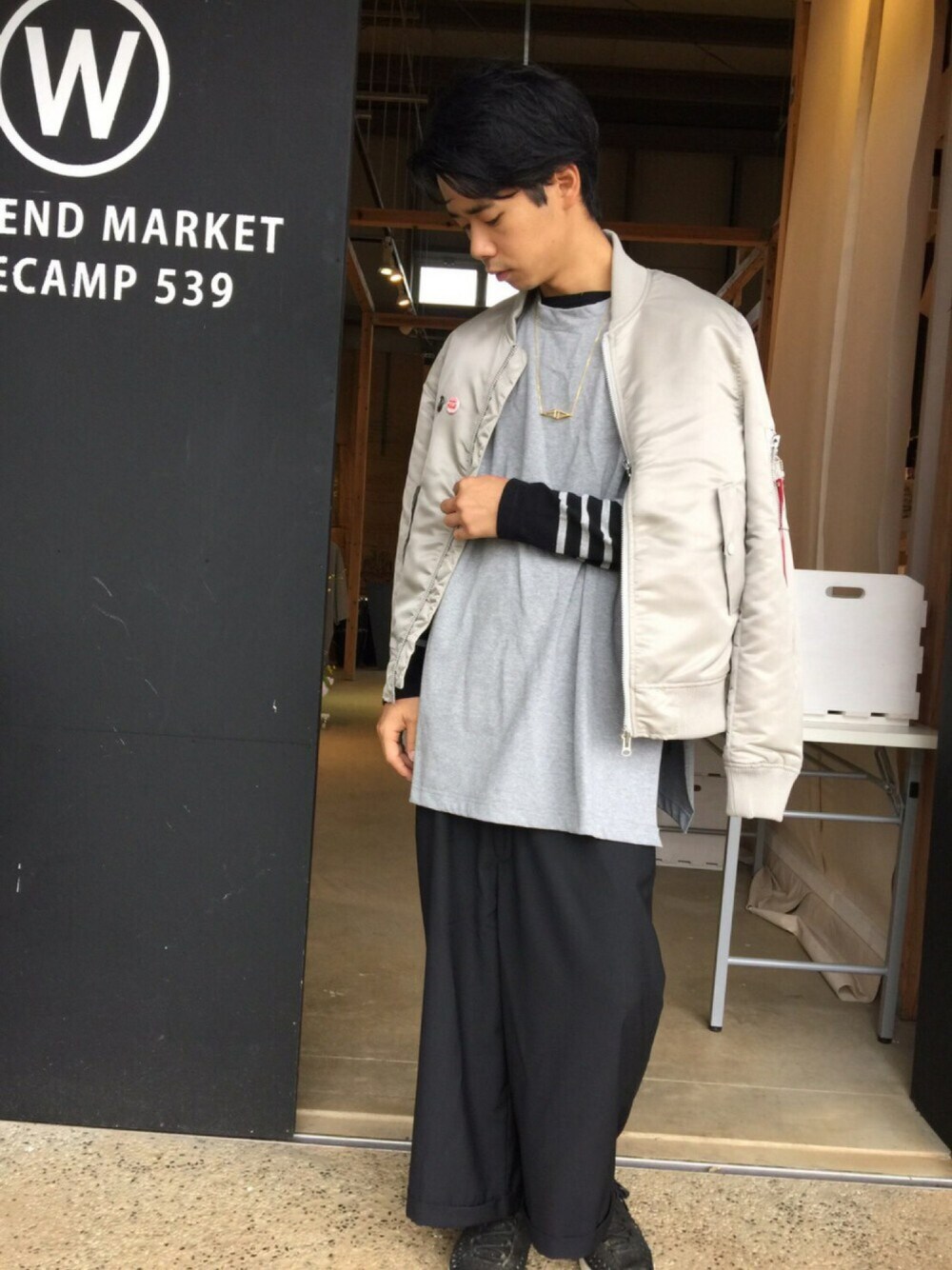 「秋コーデ、ガウチョパンツ、MA-1、ビッグシルエット」｜「rovtskiのGEOMETORICNECKRACE（ネックレス、ゴールド系）」を使った、ZOZOさん（メンズ・168cm）の秋コーディネートの1枚目の写真