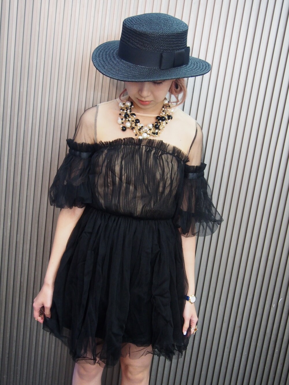 「GALLERIE、CUBRUN、onepiece」｜「GALLERIEのアイテム（ワンピース、ブラック系）」を使った、Asuka Yamasakiさん（レディース・160cm）の春コーディネートの1枚目の写真