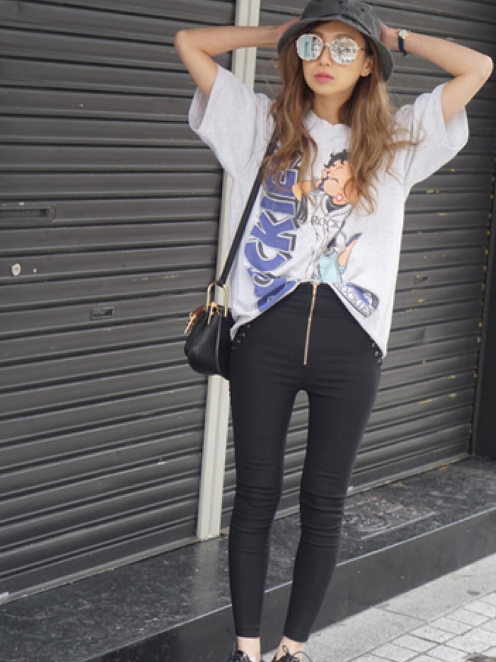 「春コーデ、大人カジュアル、ootd、fashion、stussy、GALLERIE、CUBRUN、ベティーちゃん」｜「GALLERIEのアイテム（Tシャツ/カットソー、グレー系）」を使った、Asuka Yamasakiさん（レディース・160cm）の春コーディネートの1枚目の写真