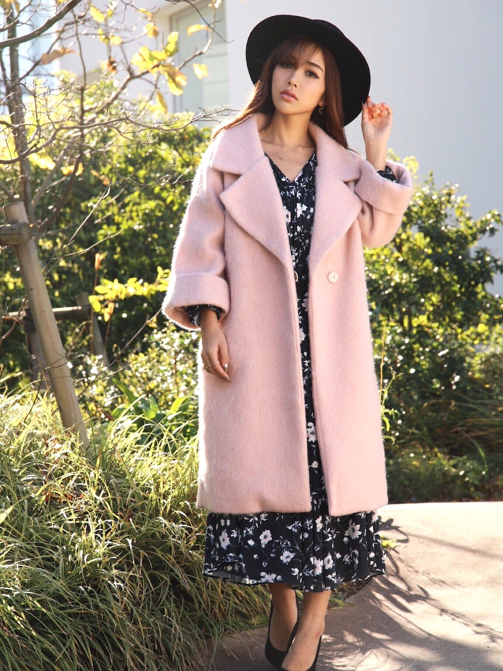 「eimy、eimy istoire、ootd、コート、ワンピース、花柄」｜「eimy istoireのvolume sleeve coat（ダウンジャケット/コート、ピンク系）」を使った、Manami_officialさん（レディース・155cm）の冬コーディネートの1枚目の写真