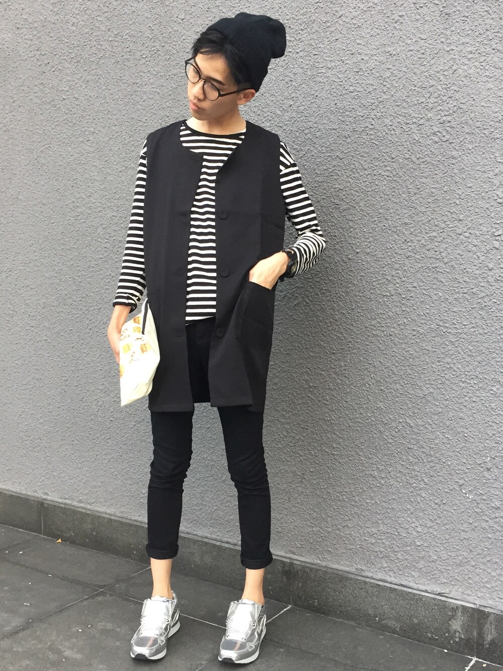 「ootd、WEARISTASG、wearsg、lotd」｜「ZARAのアイテム（Tシャツ/カットソー、ブラック系）」を使った、Ah Kooさん（メンズ・178cm）の冬コーディネートの1枚目の写真