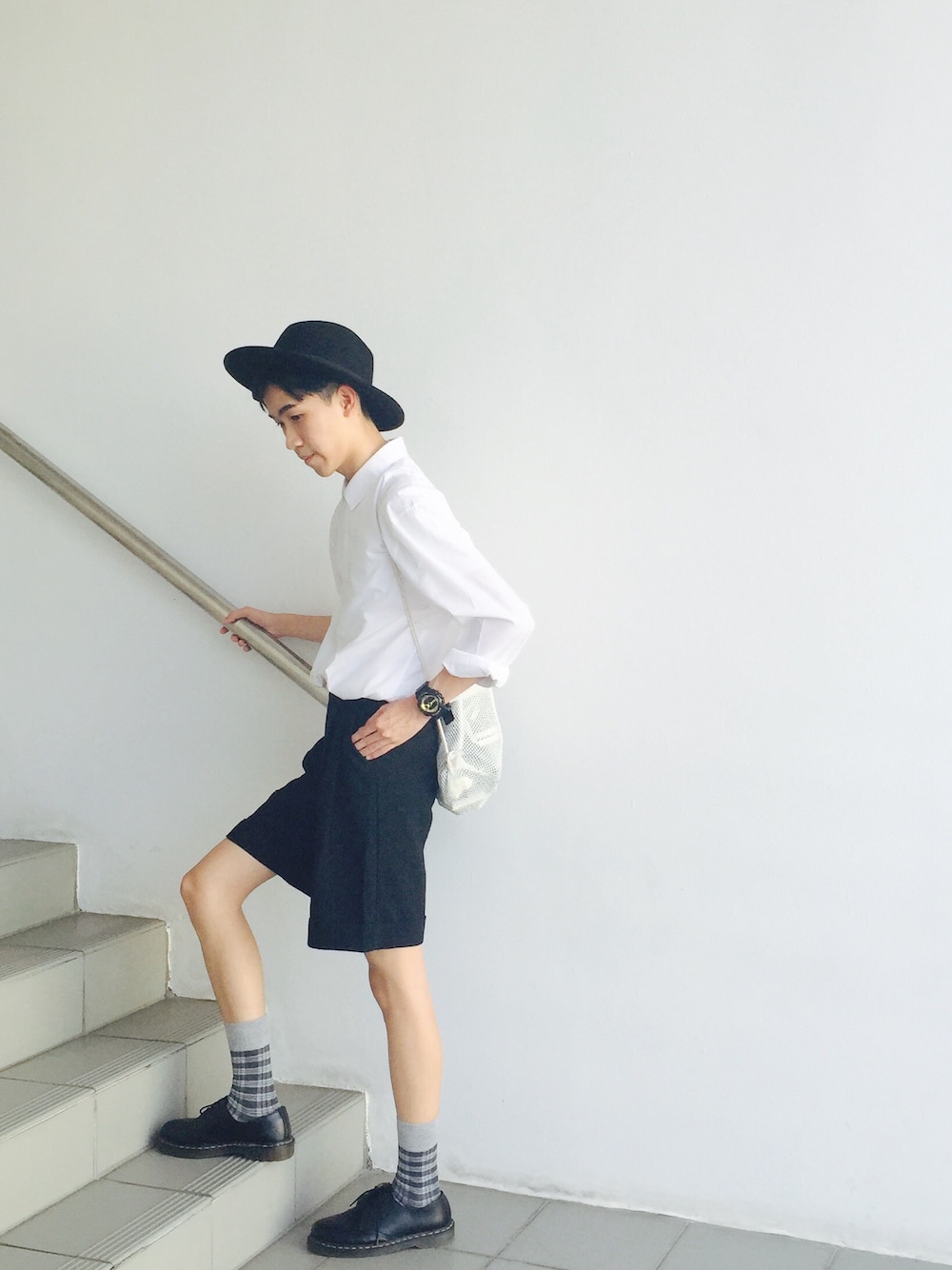 「WEARISTASG、wearsg、WEARISTAフリマ、ootd、outfit」｜「H&Mのアイテム（シャツ/ブラウス、ホワイト系）」を使った、Ah Kooさん（メンズ・178cm）の冬コーディネートの1枚目の写真