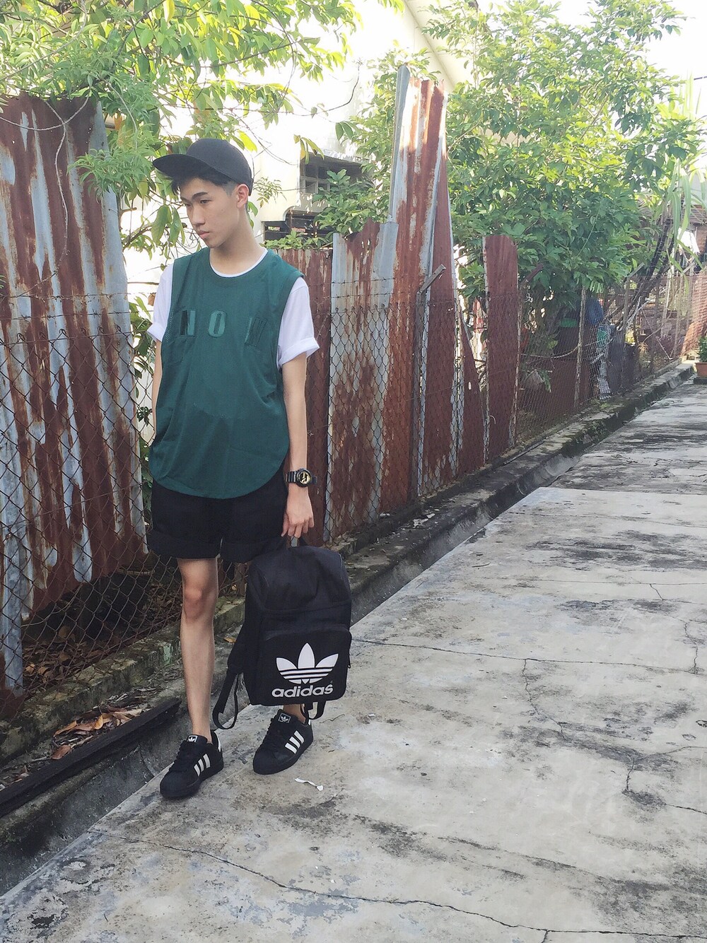 「WEARBOOKエントリー、WEARISTASG、wearsg、ootd、WEARISTAフリマ」｜「STYLENANDAのアイテム（タンクトップ、グリーン系）」を使った、Ah Kooさん（メンズ・178cm）の冬コーディネートの1枚目の写真