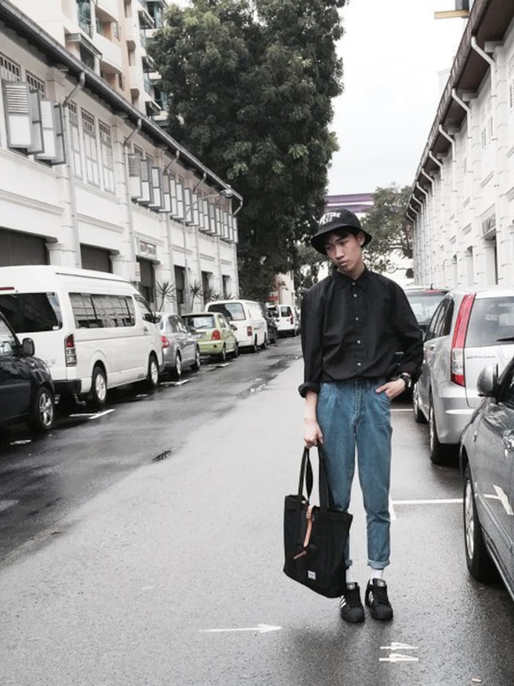 「WEARBOOKエントリー、wearsg、WEARISTASG、WEARISTAフリマ、ootd」｜「H&Mのアイテム（シャツ/ブラウス、ブラック系）」を使った、Ah Kooさん（メンズ・178cm）の春コーディネートの1枚目の写真