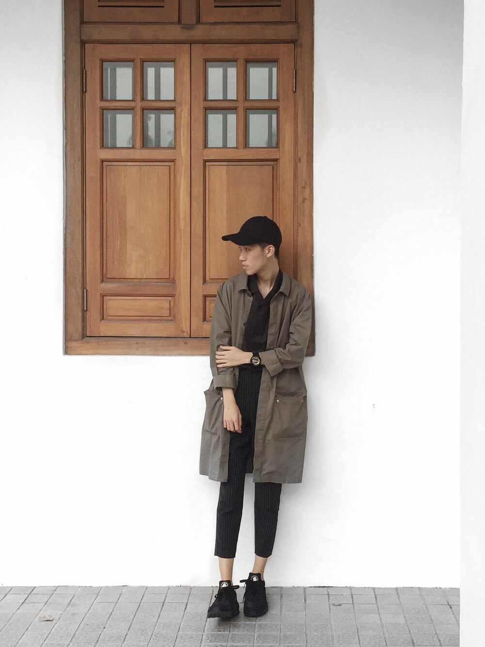 「ootd、ZaloraxWear、ZALORAxWEARstylesquad、zalorasg、WEARBOOKエントリー」｜「TOPMANのアイテム（トレンチコート、グリーン系）」を使った、Ah Kooさん（メンズ・178cm）の春コーディネートの1枚目の写真