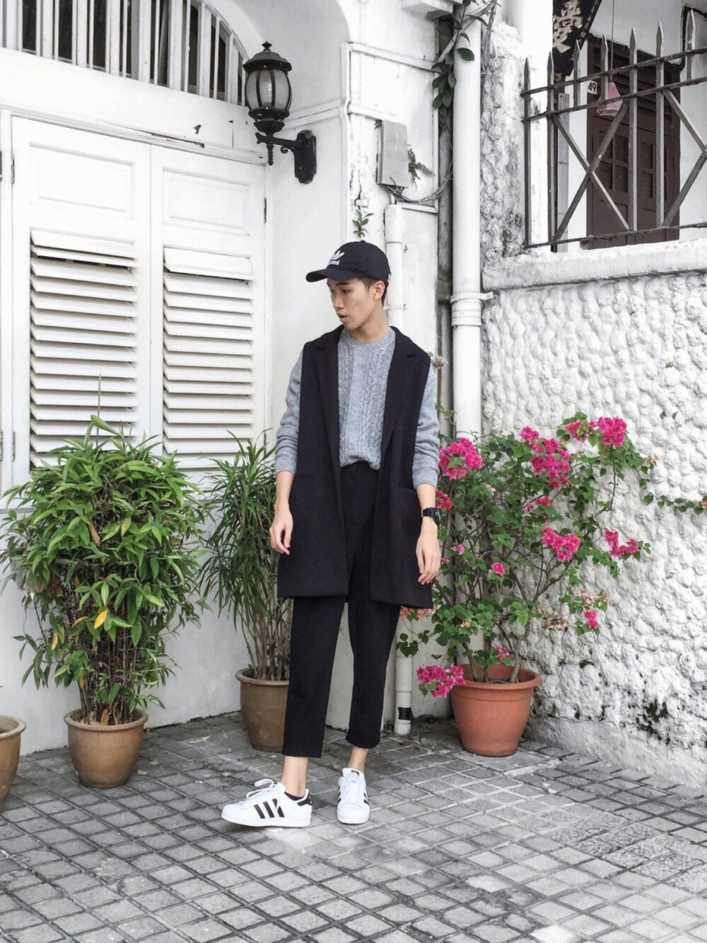 「ZaloraxWear、ZALORAxWEARstylesquad、zalorasg、ootd、WEARBOOKエントリー」｜「TOPMANのGrey/Ecru Twist Cable Crew Neck Sweater（ニット/セーター、グレー系）」を使った、Ah Kooさん（メンズ・178cm）の春コーディネートの1枚目の写真