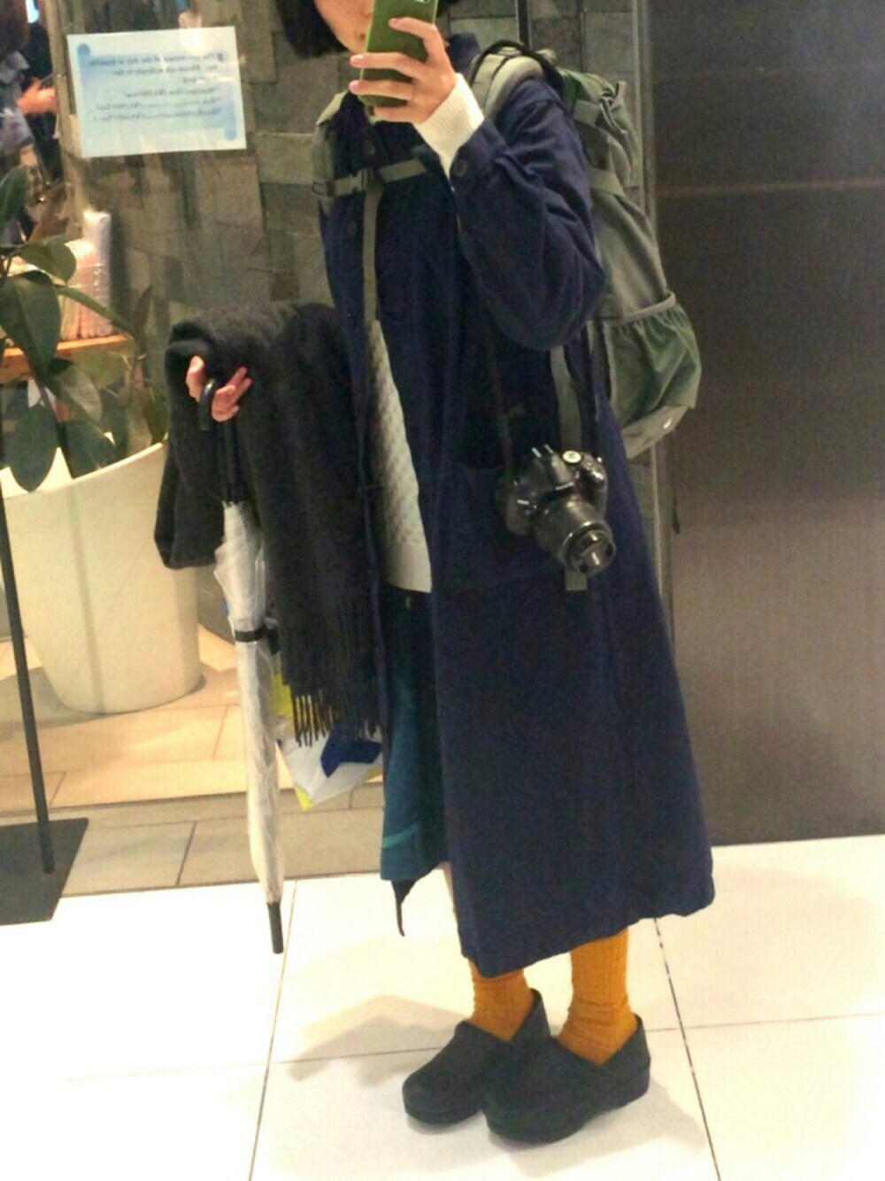 「BEAUTY&YOUTH UNITED ARROWS、manyumanyu、morris&sons、dansko、MYSTERY RANCH、SOU・SOU、MHL.、デッドストック、1980s、柄スカート」｜「BEAUTY&YOUTH UNITED ARROWSのBY アラン クルーネックニットо（ニット/セーター、ホワイト系）」を使った、arkさん（レディース・165cm）の春コーディネートの1枚目の写真