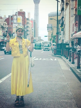 「MOSCHINO（モスキーノ）のアイテム（Outerwear、イエロー系）」を使った、あかいゆきさん（レディース・174cm）の秋コーディネート