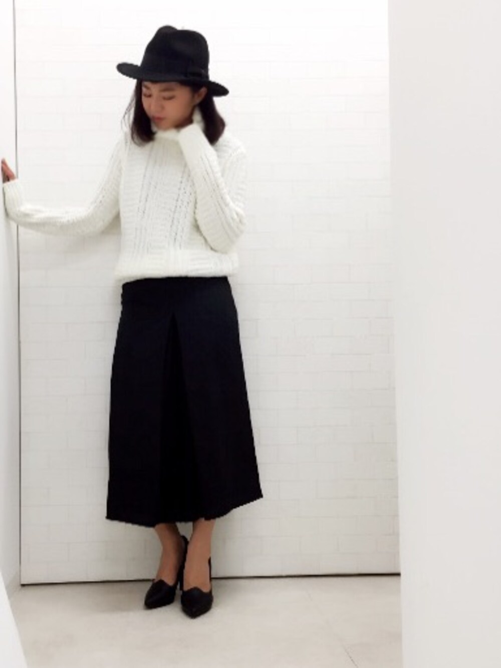 「ガウチョパンツ、コクーンスカート、タートルネックニット、シンプル、プチプラ、galstar」｜「GALSTARのアイテム（ニット/セーター、ホワイト系）」を使った、HALUKAさん（レディース・150cm）の秋コーディネートの1枚目の写真