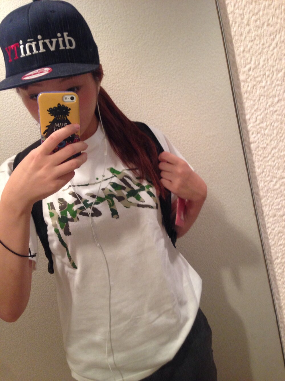 「練習着」｜「STUSSYのアイテム（Tシャツ/カットソー、ホワイト系）」を使った、SARIさん（レディース・160cm）の春コーディネートの1枚目の写真