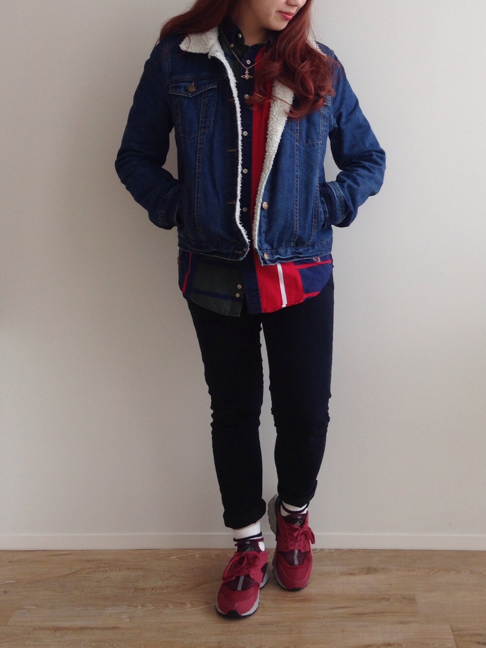 「vintage、NIKE、air huarache、スニーカー」｜「TOMMY HILFIGERのアイテム（シャツ/ブラウス、その他）」を使った、SARIさん（レディース・160cm）の秋コーディネートの1枚目の写真