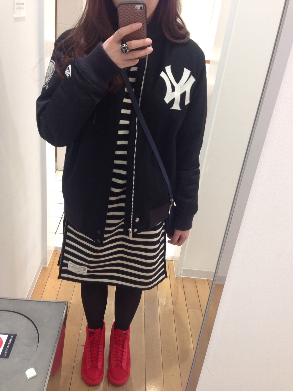 「NIKE、street、stussy、stussy women、Nike blazer」｜「NIKEのアイテム（スタジャン、ブラック系）」を使った、SARIさん（レディース・160cm）の冬コーディネートの1枚目の写真